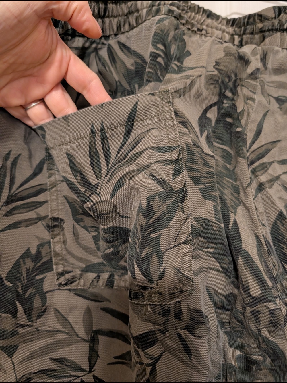 Old Navy Gray Jogger Pants Tropical Print - Picture 6 of 9